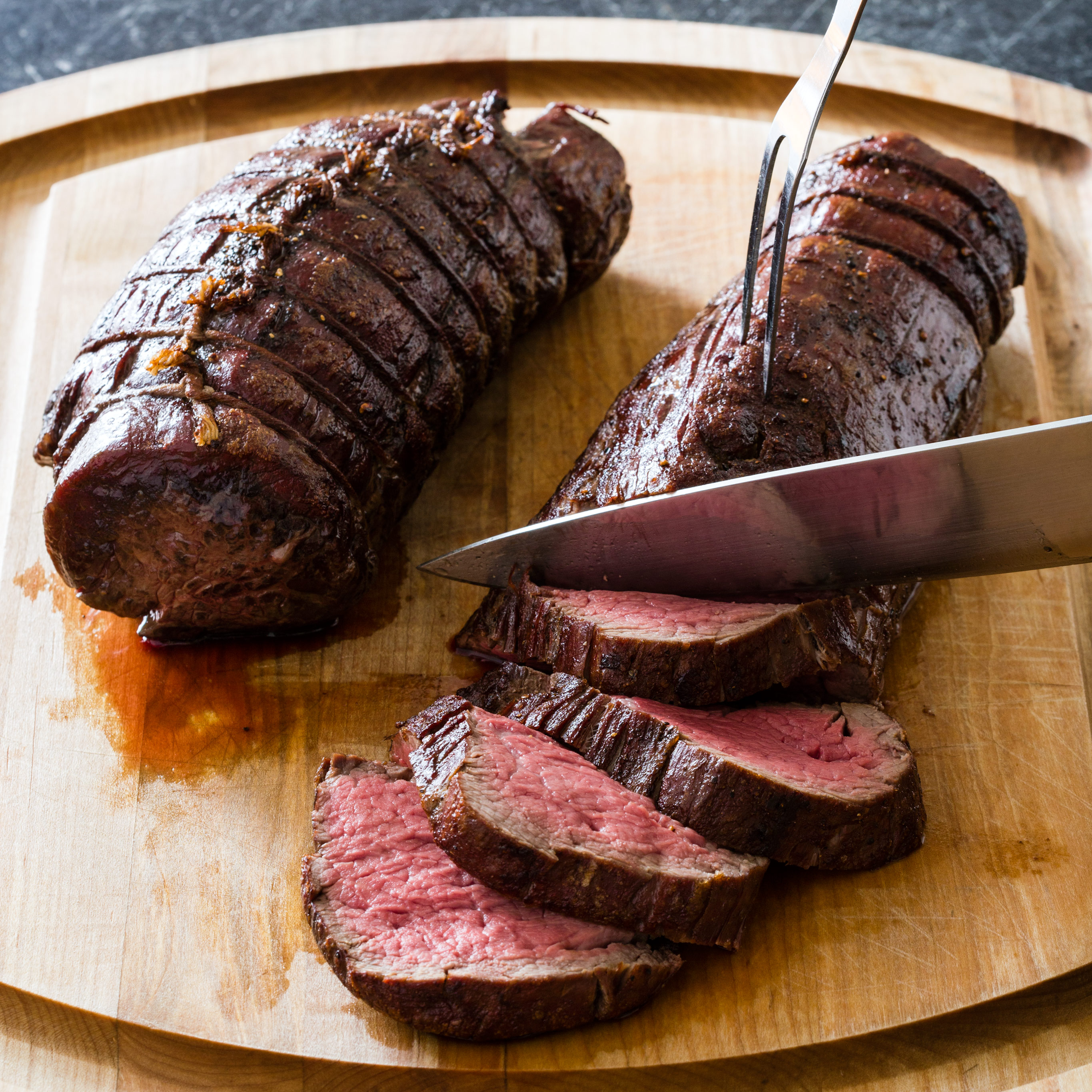 38057-sfs-classic-roasted-beef-tenderloin-with-red-wine-sauce-14.jpg